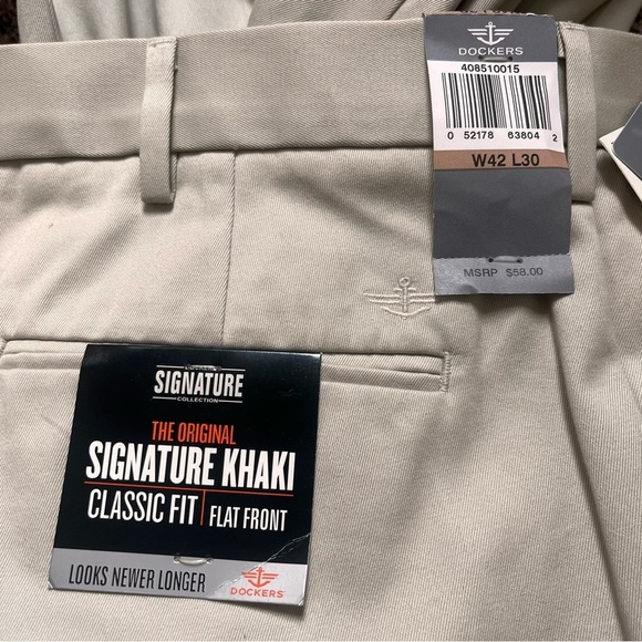 DOCKERS- NWT Men's Cream/ Beige Pants Classic Fit Size W 42 L30 - Picture 3 of 4